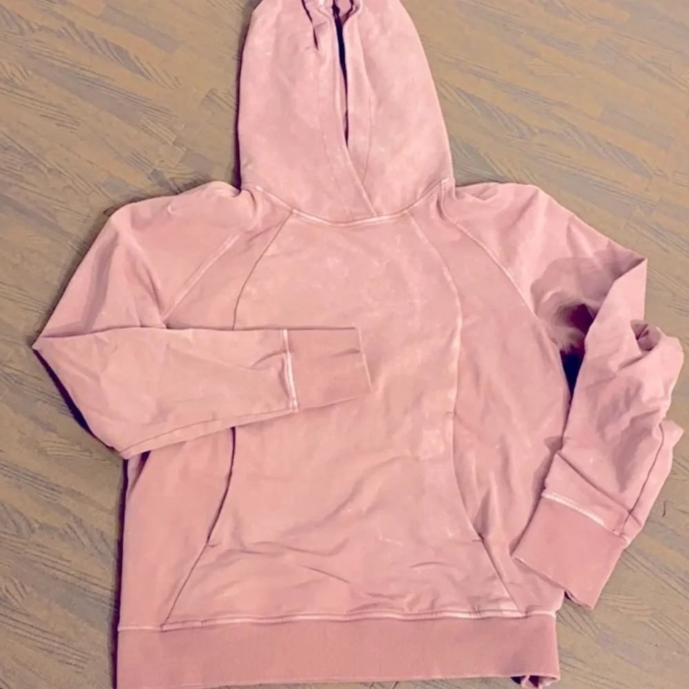 LIKE NEW | Lululemon | Snuggly Sweatshirt | Rustic Red/Pink | Size 6 - Picture 1 of 10